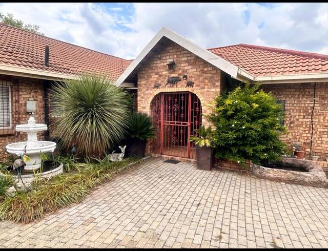 3 BEDROOM HOUSE FOR SALE IN STANFIELD HILL
